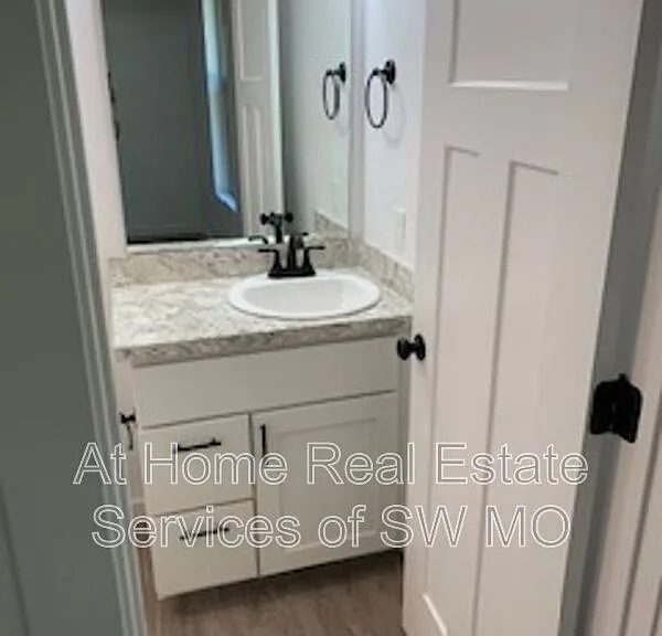 2028 S Lone Pine Ave — Photo 20