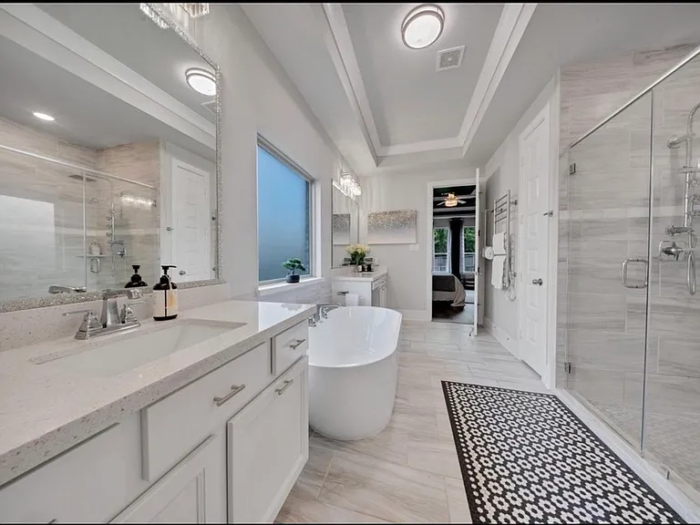 8826 Forest Side Dr — Photo 4
