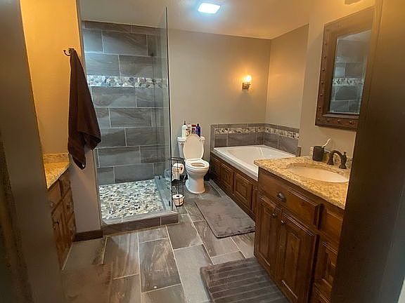 3rd image of 743 W 60th St