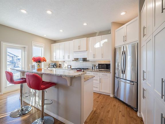 3rd image of 7 E Aspen Stone Grv SW