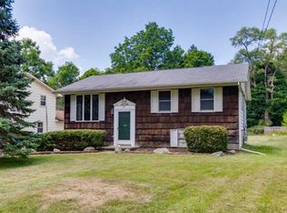 723 Robins Rd, Lansing, MI 48917