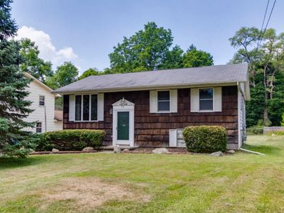723 Robins Rd, Lansing, MI, 48917