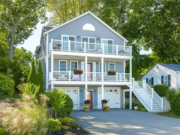 11 King Philip Ave, Bristol, RI 02809