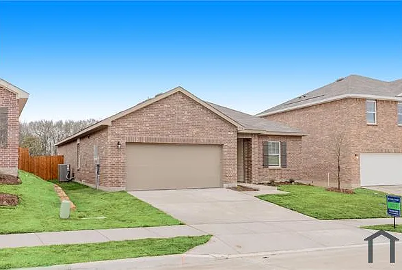 761 Richmond Dr — Photo 3