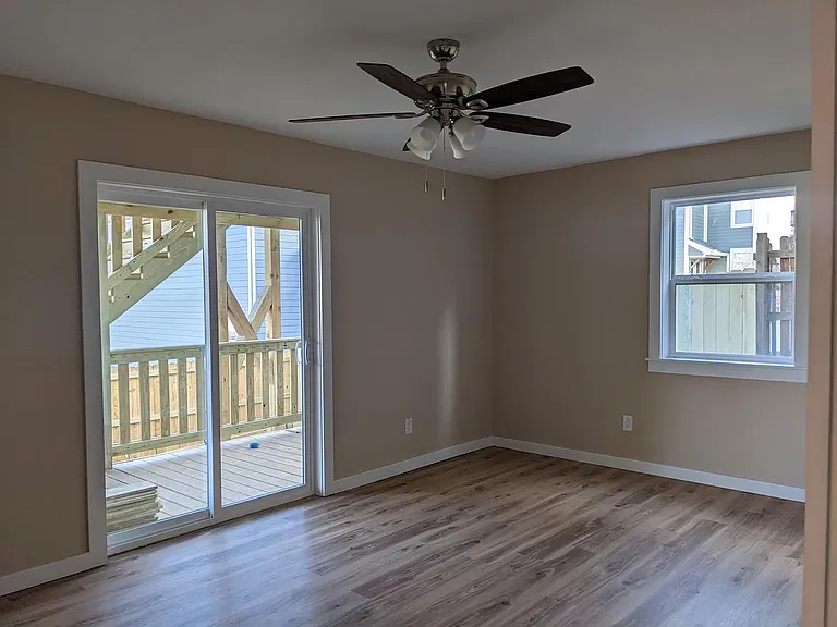558 N Highland Ave — Photo 16