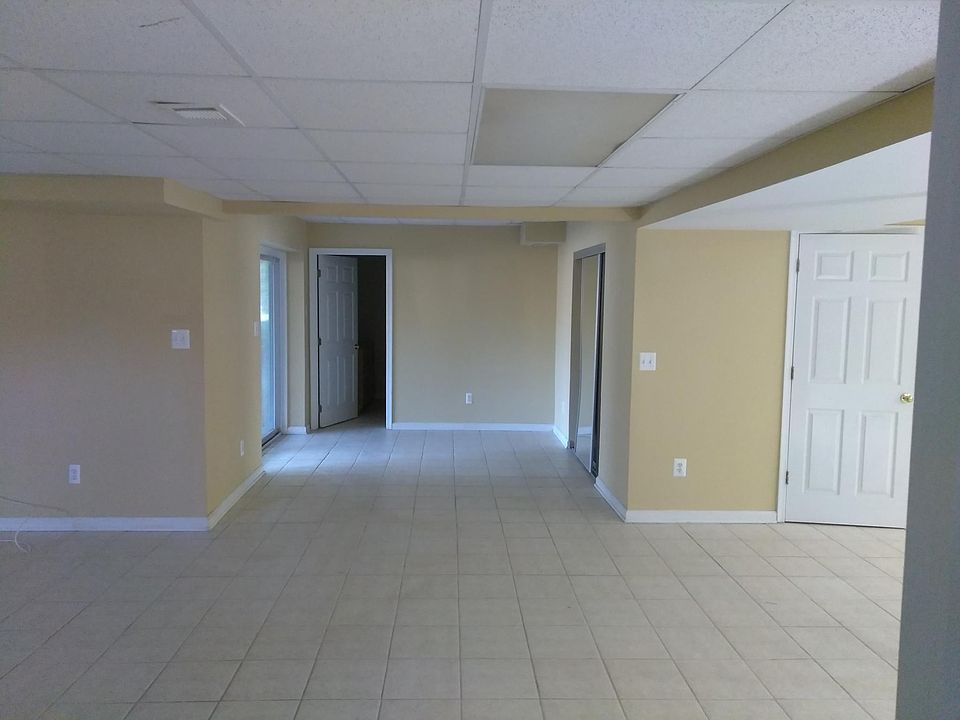2nd image of 43070 Hollyspring Ln