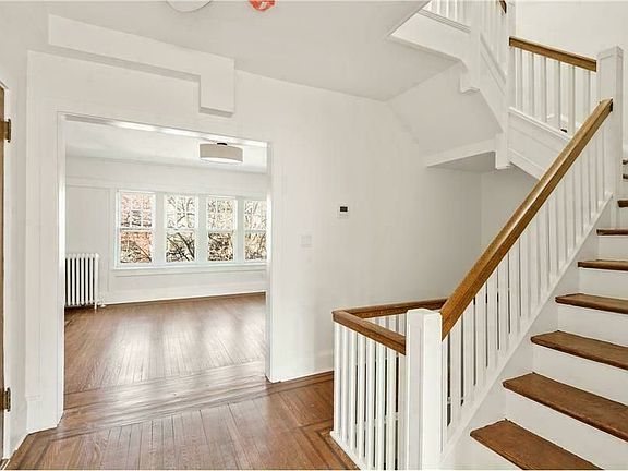 3rd image of 614A 3rd St Floor 2