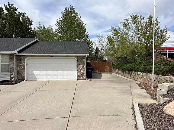 2nd image of 898 E Granite Peak Dr