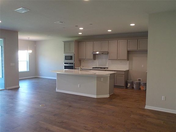 4th image of 221 Orchard Park Dr