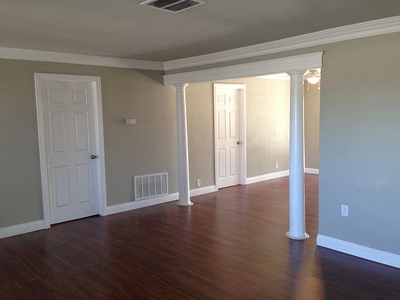 4th image of 1017 N Mount Vernon Ave