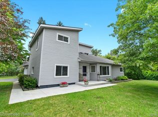 5865 Crescent Rd, Waterford, MI 48327