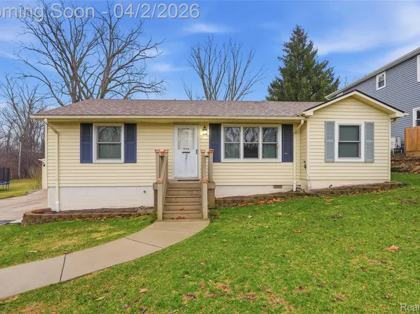 5766 Parkdale St, Utica, MI 48317