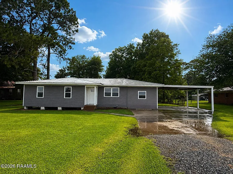 3618 E Admiral Doyle Dr — Photo 1