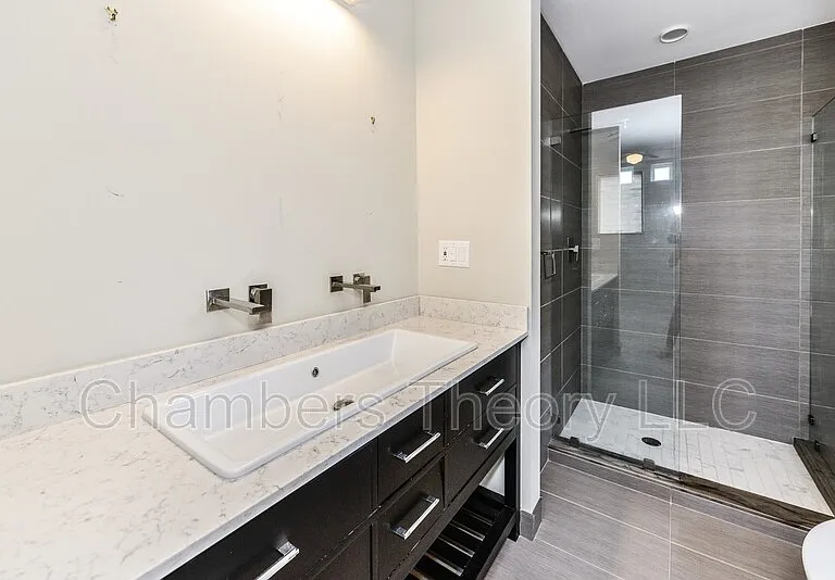 635 N West St — Photo 35
