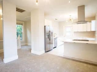 Gorgeous & Luxurious Remodeled Top-Floor Two-Bedroom!, Portland, OR 97232