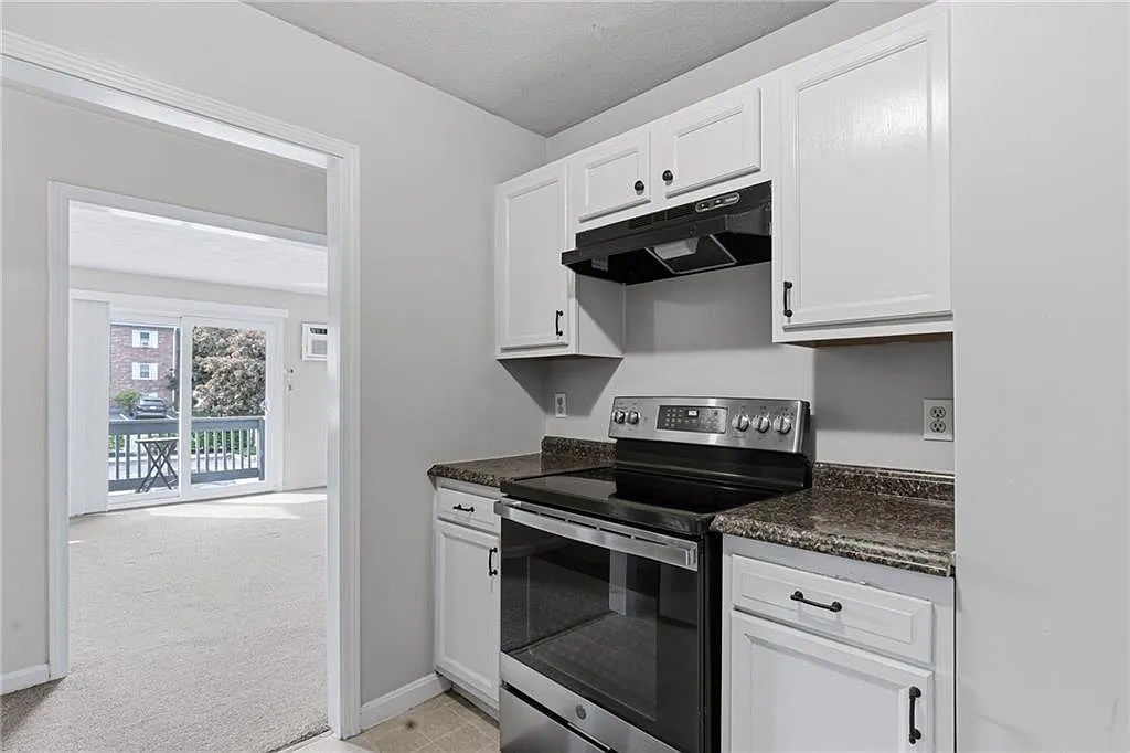 Building Photo - 200 Manville Hill Rd #108