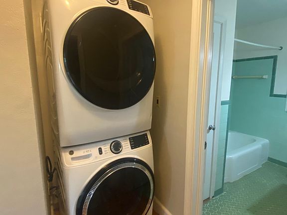 4th image of 1867 E Bayview Blvd #A