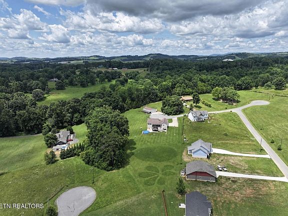 4th image of 413 Chippewa Ln