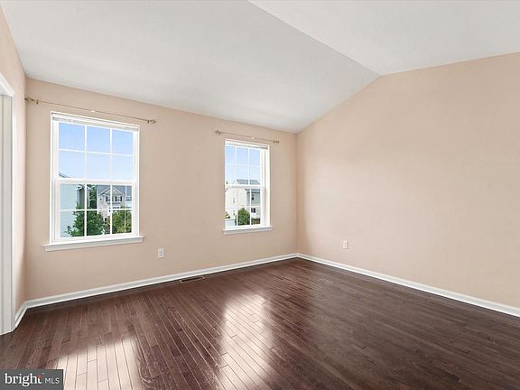 4th image of 145 Mercer Ct