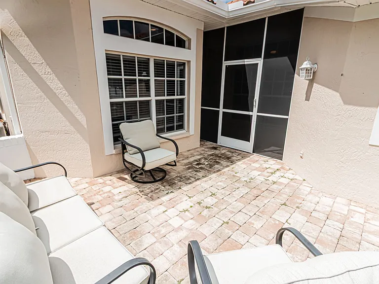 12855 Devonshire Lakes Cir — Photo 37