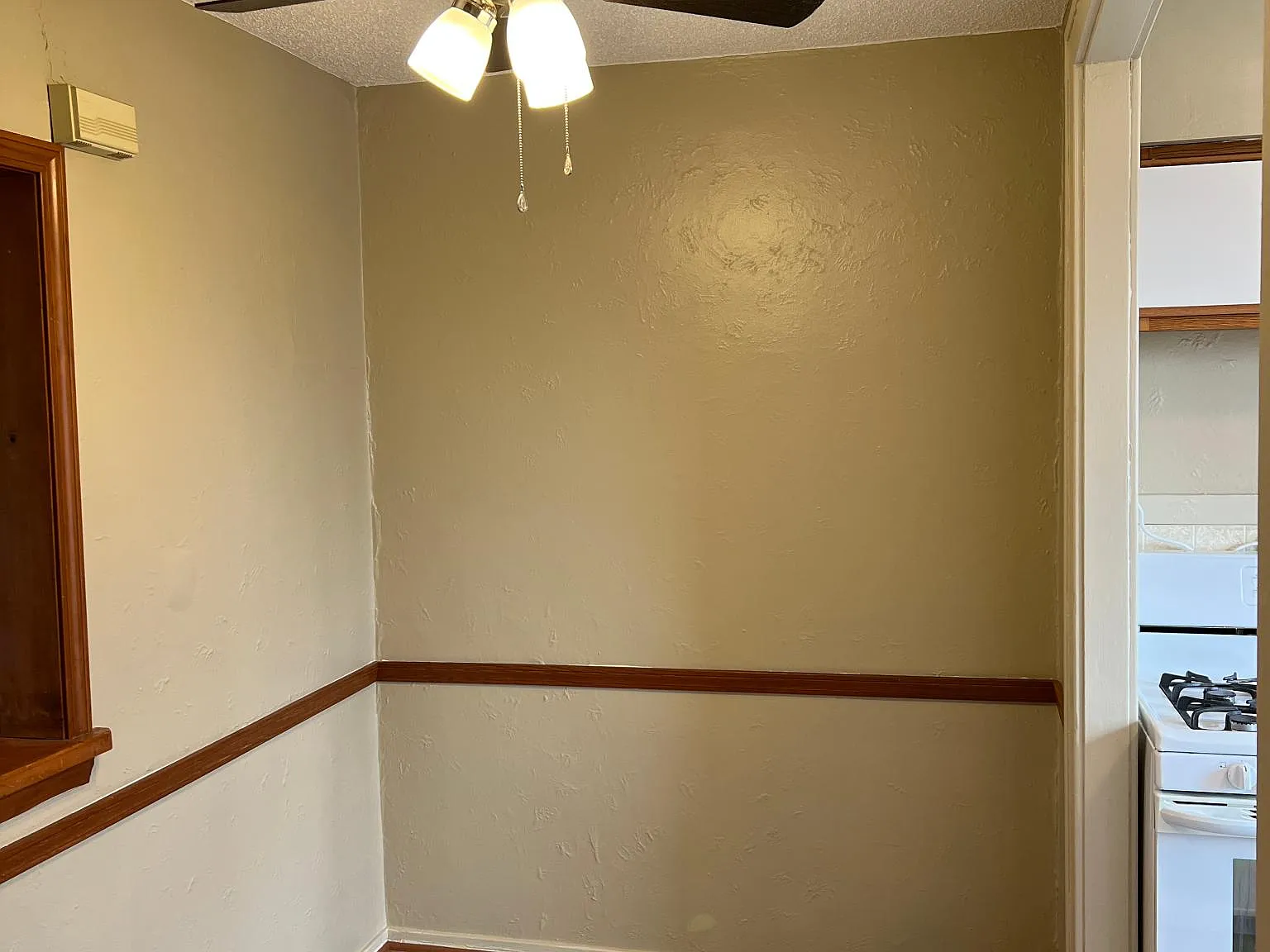 1054 Kenmore Ave — Photo 3