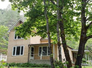 584 Riverbanks Rd, Grants Pass, OR 97527