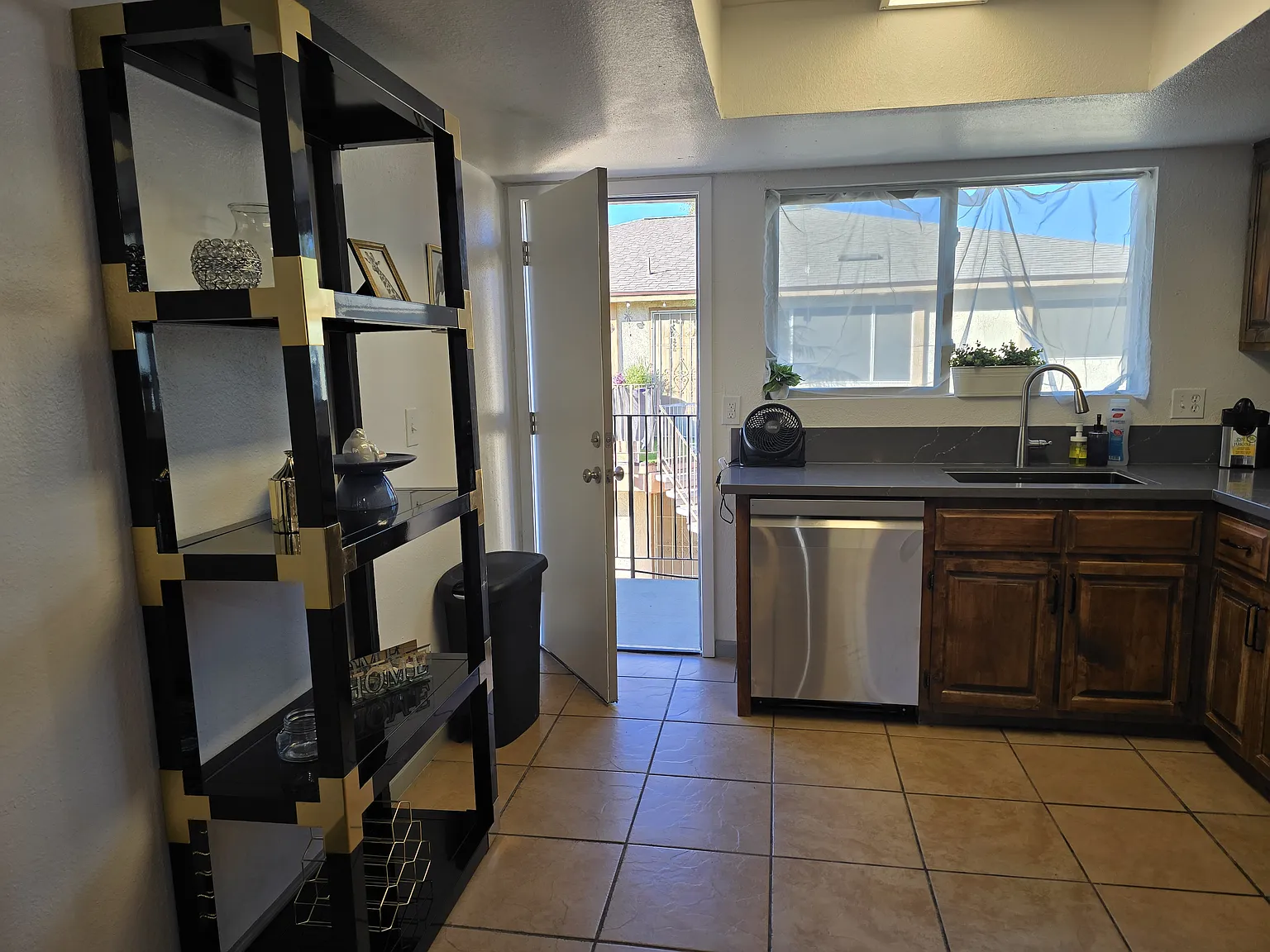 2 bed, 950 sqft, $1,334 — Photo 4
