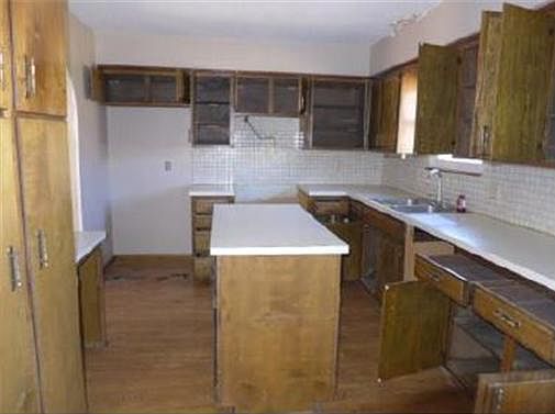 5th image of 213 SE Castlerock Dr