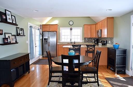 5th image of 624 Neponset St