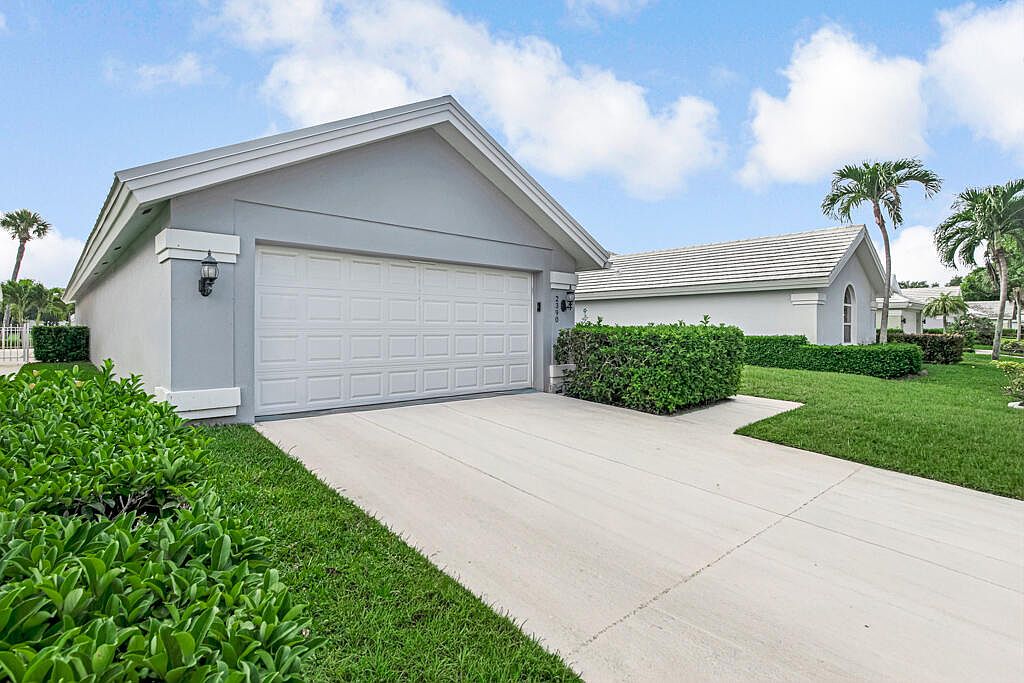 2390 Saratoga Bay Drive