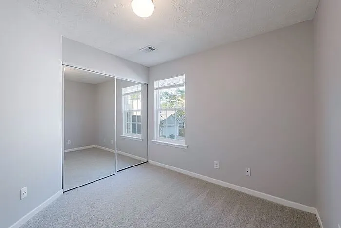 641 W Oaks Dr — Photo 17