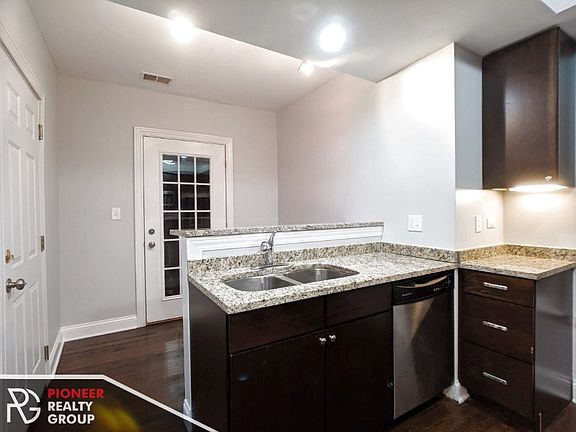 3rd image of 7722 N Ashland Ave