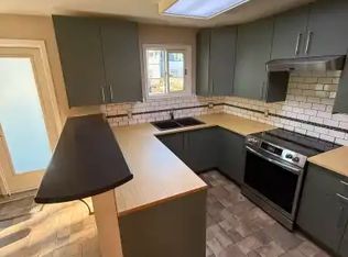 533 Rathgar Ave #1A, Winnipeg, MB R3L 1G2