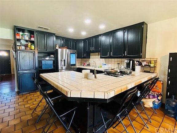 3rd image of 7093 Louise Ave