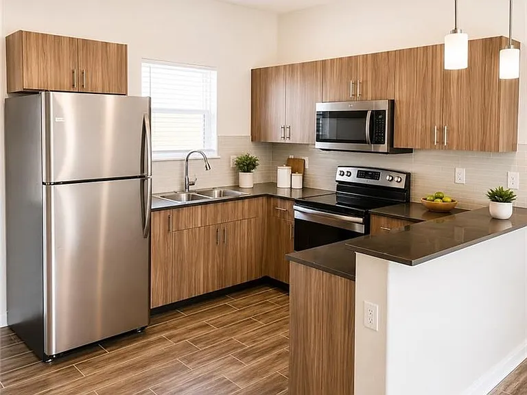 1601 Cortlandt St #4 — Photo 5