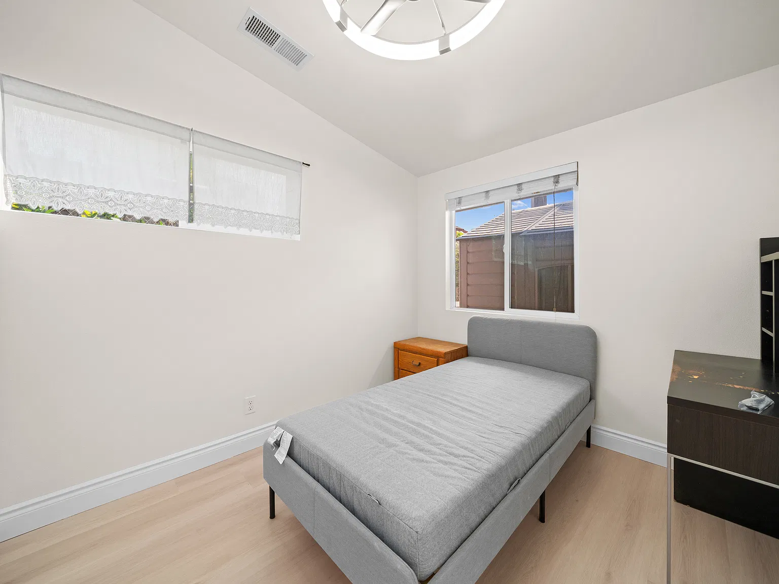 3 bed, 1450 sqft, $2,200 — Photo 4