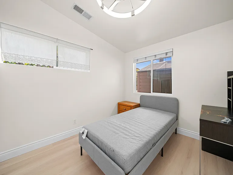 2032 Victoria Dr — Photo 4