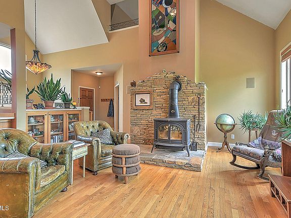 4th image of 30 E Dale Ct
