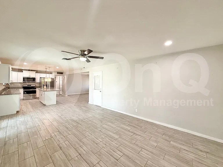 1718 W Auburn St — Photo 7