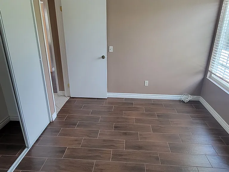 Third bedroom 12x10 Pic 1