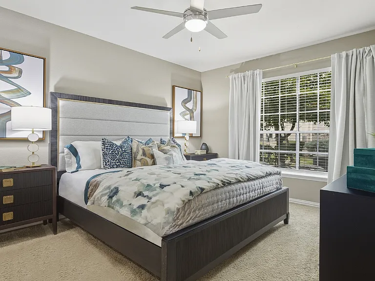 Village on the Parkway Apartments — Photo 8