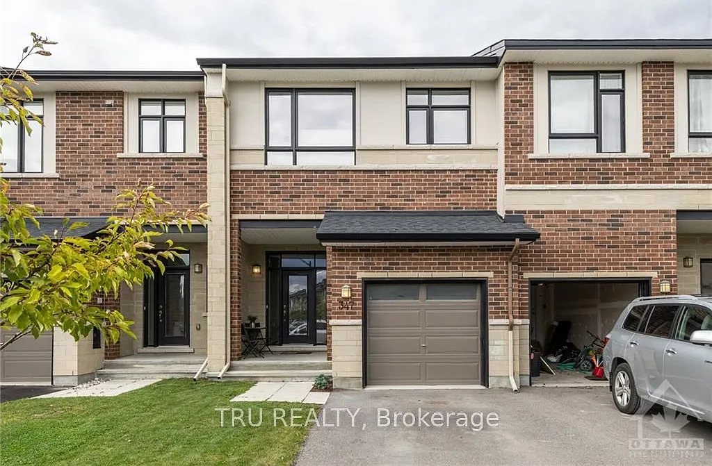 3 bed, $2,700 — Photo 1