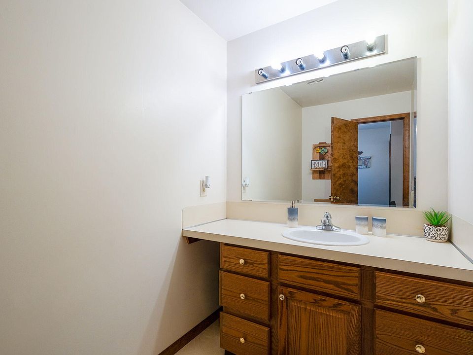 2223 Mapleton St NE, Grand Rapids, MI 49505 | Zillow