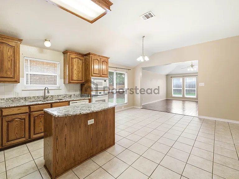 15809 Ducote Dr — Photo 10