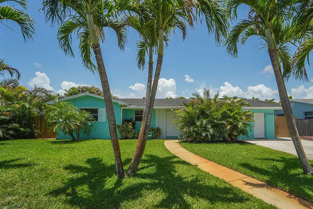 3 bed, 2.0 bath, 1905 sqft, $3,000 — Photo 2