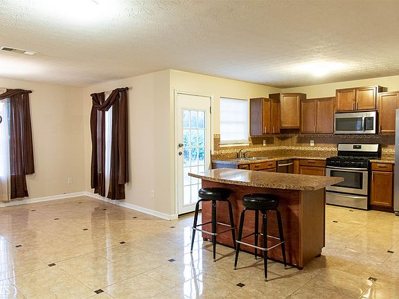 5th image of 2880 Lake Port Dr