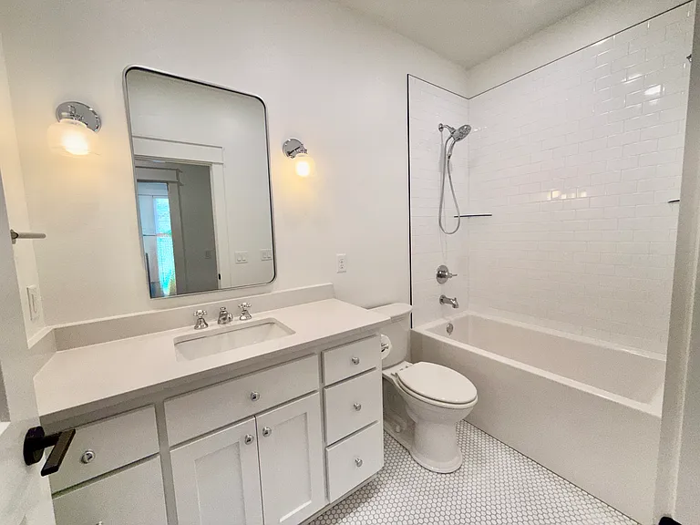 825 NW 14th St — Photo 28