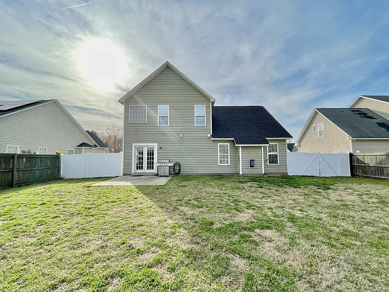 219 Bennington Dr — Photo 25
