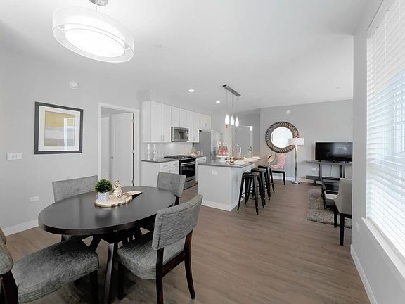 5th image of 1120 Lake St #1