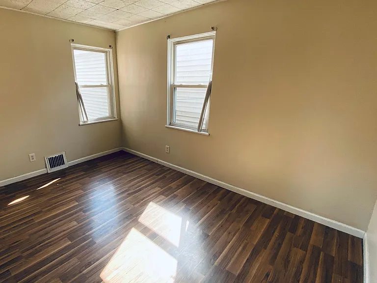 7108 Baker St — Photo 24